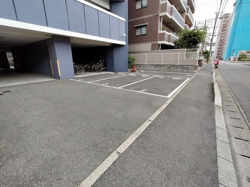 アトラスアルファーノ箱崎の駐車場