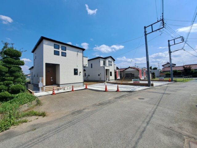 藤岡市藤岡2期（全2棟）2号棟の前面道路含む現地写真|2023.7撮影
