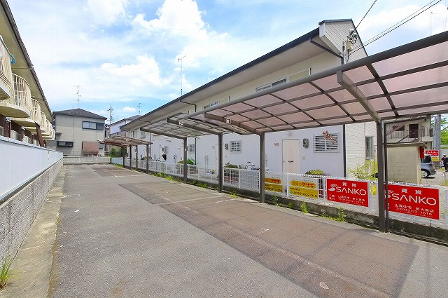 ハイツヒラモトの駐車場