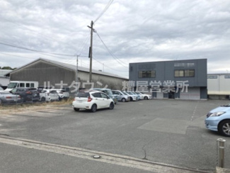 【駐車場】