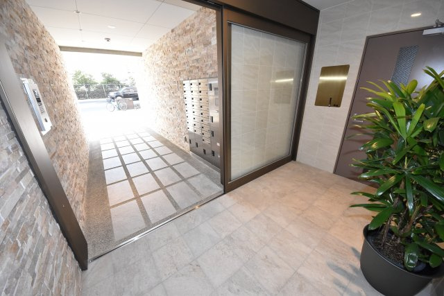 SHINMACHI  RESIDENCE KOUZUYAのエントランス