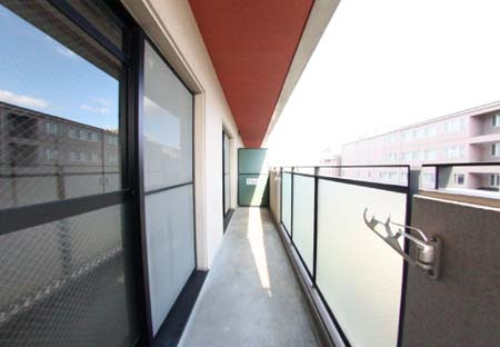 カルム長堀のバルコニー|暖かな日差しのふりそそぐバルコニー