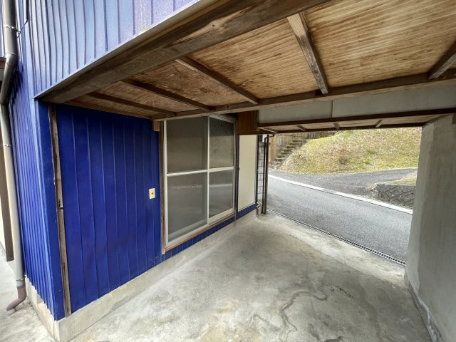 駒場貸家　Y邸の外観|屋根付き車庫