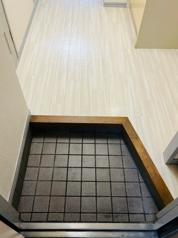 仲介手数料0！！アイワ浄心ビルの玄関