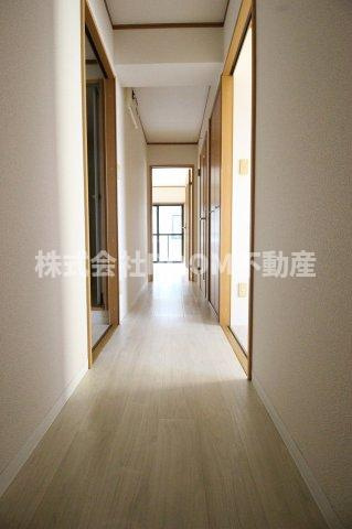 グランシティ蛍ヶ丘の内装|明るい色調の室内です