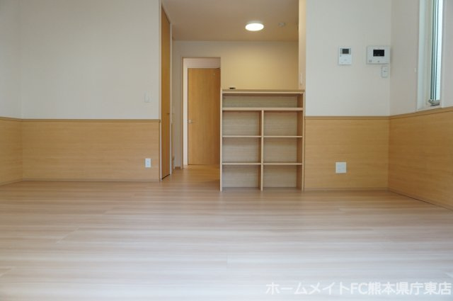 熊本市東区沼山津３丁目のアパートの居間・リビング