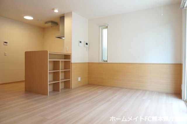 熊本市東区沼山津３丁目のアパートの居間・リビング