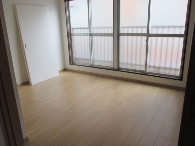 【寝室】 | 大生館 | 使い勝手のいい寝室です
