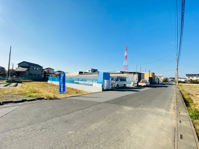 敷地面積１２０坪　売地　越谷市平方の前面道路含む現地写真|東側約7.3ｍ公道・間口5ｍ	お車の出し入れもラクラクです♪