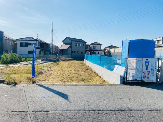 敷地面積１２０坪　売地　越谷市平方の前面道路含む現地写真
