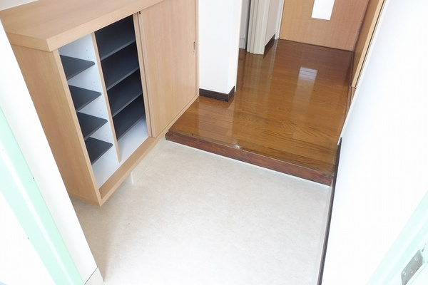 翠水ビルの玄関|シンプルで使いやすい玄関です