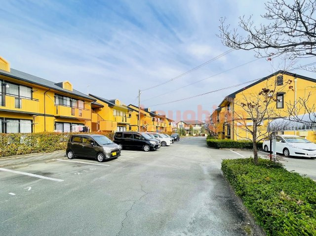 ファミーユシャトーの駐車場|駐車場があります