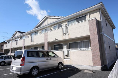 洋風な外観のアパートです