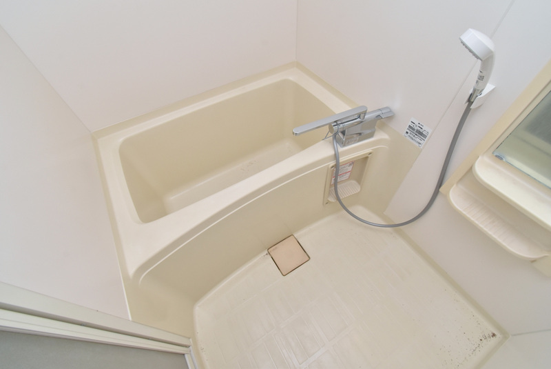 第一グリーンコーポ長門の浴室|ゆったり過ごせるお風呂です