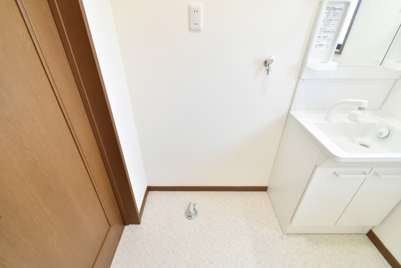 第一グリーンコーポ長門の洗面所|ゆったりとスペースのある洗面所