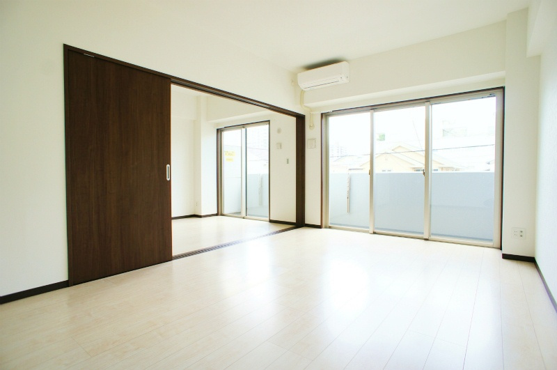 久留米市中央町の賃貸マンションの居間・リビング|ゆったりとした居間です