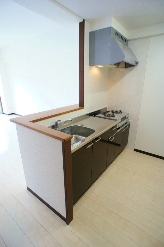 久留米市中央町の賃貸マンションのキッチン|コンパクトなキッチンで掃除もラクラク