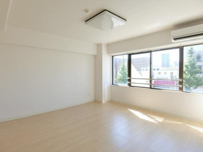 【居間・リビング】 | ユーズビル | 居間です