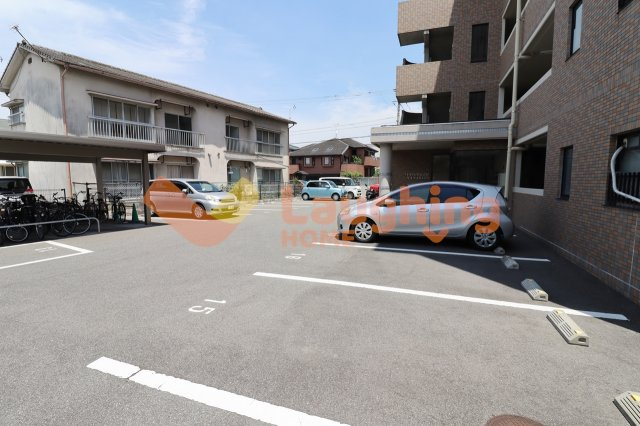 サンヒルズ花畑の駐車場|駐車場に車を止められます