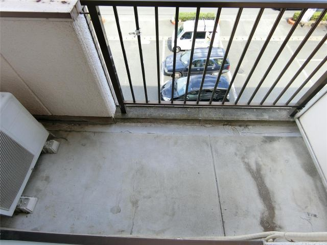 北原ビルのバルコニー|お洗濯にも便利なバルコニー付き※同タイプのお部屋になっております