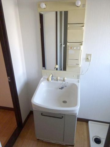 上津コーポの洗面所|脱衣スペースもあります