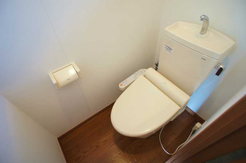 サンマリノ善導寺のトイレ|落ち着いた色調のトイレです