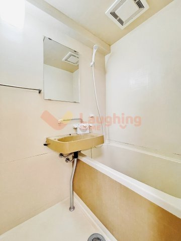 コーポラス坂井の浴室|コンパクトで使いやすいお風呂です