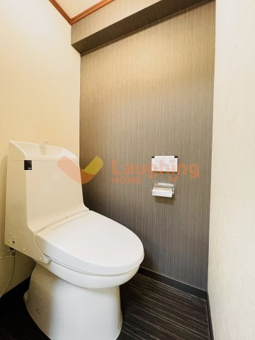 コーポラス坂井のトイレ|落ち着いた色調のトイレです