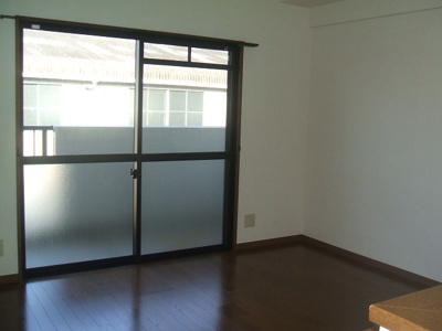 【居間・リビング】 | グリーンヒルズ東山 | ゆったりとした居間です