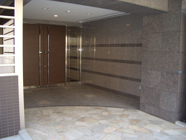 アモエニタス夕陽丘のエントランス