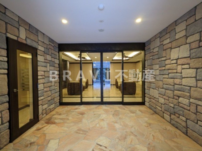 プレジオ鎗屋町 BRAVI不動産のエントランス|【プレジオ鎗屋町】