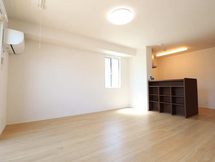 熊本市東区小山４丁目のアパートの居間・リビング