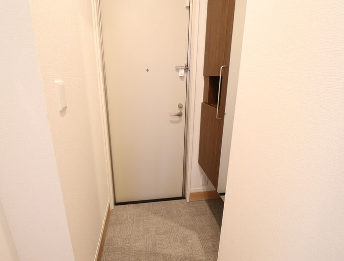 熊本市東区小山４丁目のアパートの玄関