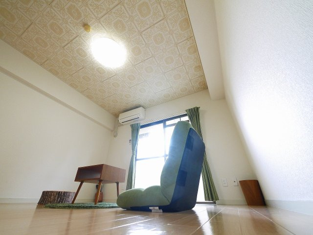JPレジデンス新大宮の居間・リビング|室内洗濯機置場