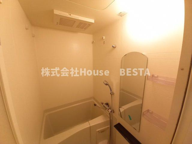 プレサンスTHE神戸の浴室