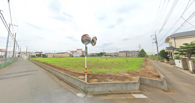 川越市中台2期　建築条件付き売地の前面道路含む現地写真|北側公道(幅員5.7ｍ)北西側より