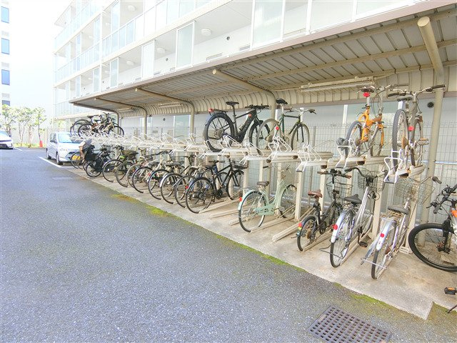Mark Forest(マークフォレストのその他共用部分|屋根付きラック式の駐輪場