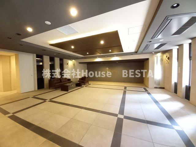 プレサンスTHE神戸のエントランス