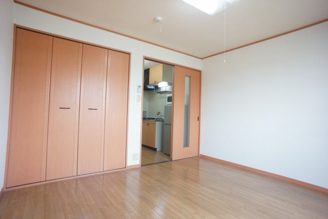 【寝室】 | ロイヤル広野 | ゆとりの広さです