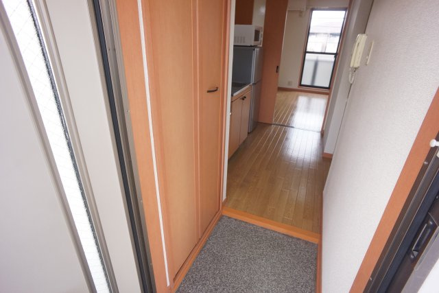 【玄関】 | ロイヤル広野 | 明るい玄関です