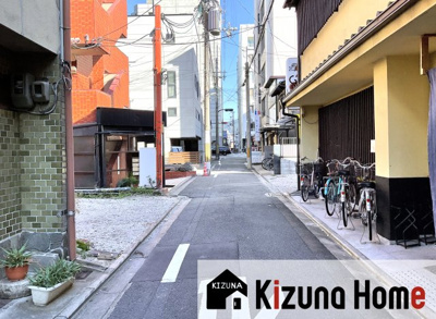 【前面道路含む現地写真】 | 下京区鍵屋町通烏丸西入鍵屋町　注文住宅　建築条件なし　土地 | 前道の幅員が約3.0ｍですのでセットバックが2.9㎡必要になります。『じゃあ、どれくらいのお家が建つの？』ハウスアドバイザーがお答えします！お気軽にお問合せ下さい。