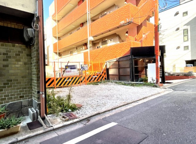 【前面道路含む現地写真】 | 下京区鍵屋町通烏丸西入鍵屋町　注文住宅　建築条件なし　土地 | 売り土地には《建築条件付き》と《建築条件なし》があります。こちらは《建築条件なし》ですのでお好きな工務店やハウスメーカーで建築をしてもらえます。