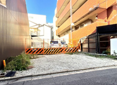 【外観】 | 下京区鍵屋町通烏丸西入鍵屋町　注文住宅　建築条件なし　土地 | 現況は更地になっていますので、解体費用もかかりません。また、道路との高低差もなく建築しやすいですね。