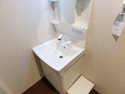 【洗面所】 | 富谷レジデンスⅠ | 朝の支度もスムーズな独立洗面台。