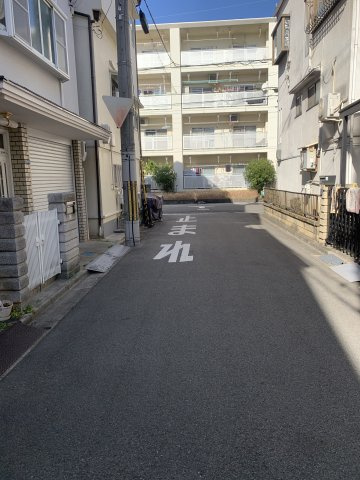 大東市北条4丁目中古戸建の前面道路含む現地写真