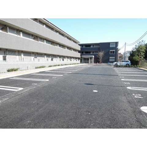 Grandy Villa Central Park　Ⅰの駐車場