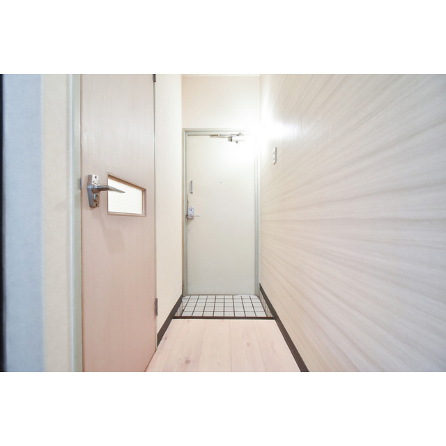 ガーデンヒルズマリア前の玄関|シンプルで使いやすい玄関です