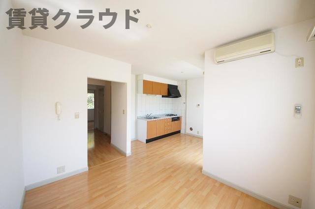 ヴェルデュールちはら台の居間・リビング|こちらのリビングで趣味の時間をお楽しみください