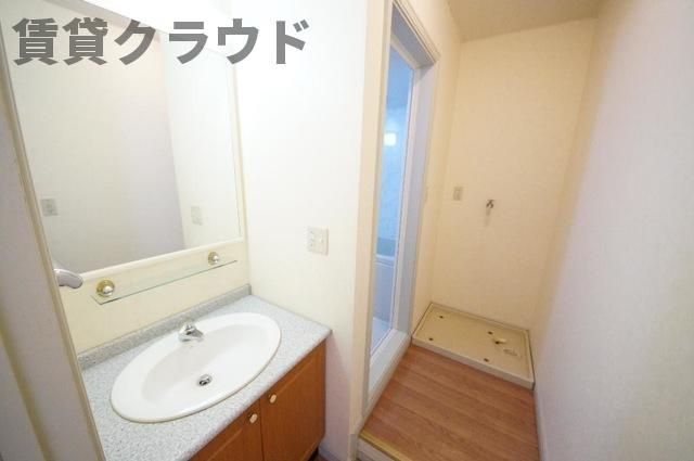 ヴェルデュールちはら台の洗面所|ゆったりとスペースのある洗面所