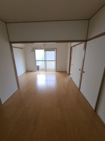 坪石ビルの居間・リビング|ゆったりとしたリビングです